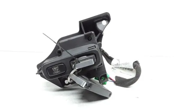 Volvo V70 Ignition lock 30724528 D30724528004