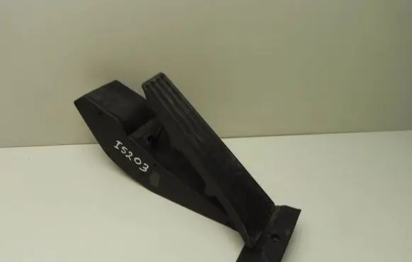 BMW 1 E81 E87 Accelerator throttle pedal 6772645 I5203