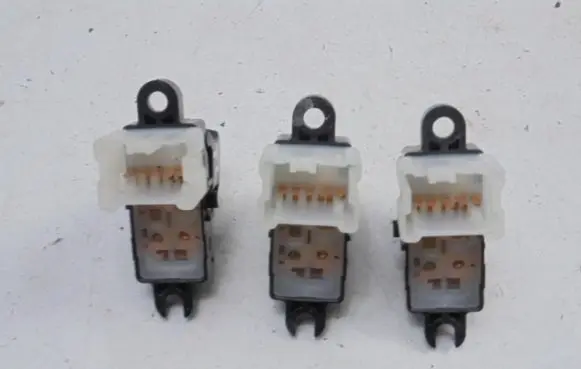 Nissan X-Trail T32 Electric window control switch 18113SD