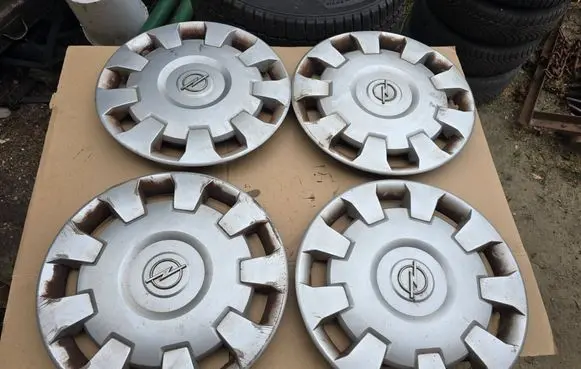 Opel Astra H R16 wheel hub/cap/trim 000000008