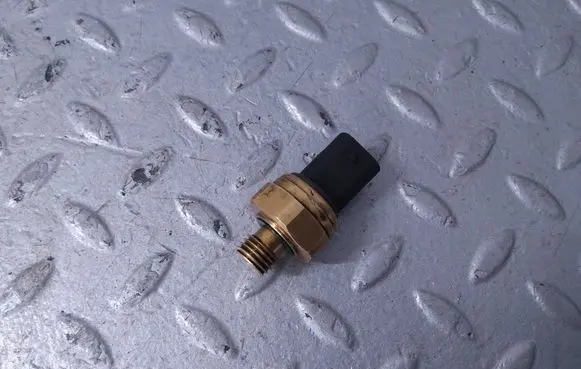 Peugeot 3008 II Oil pressure sensor 9802152780