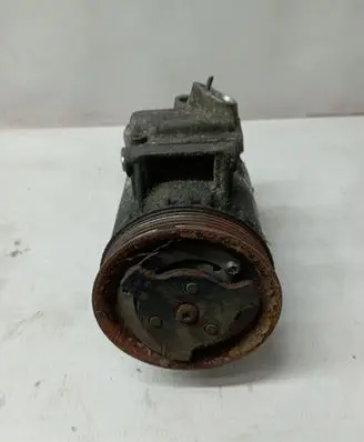 Volkswagen Golf VI Air conditioning (A/C) compressor (pump) 5N0820803E