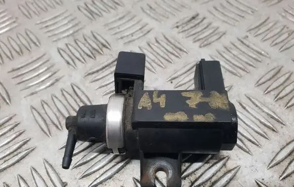 Audi A4 S4 B6 8E 8H Turbo solenoid valve 8E0906628B