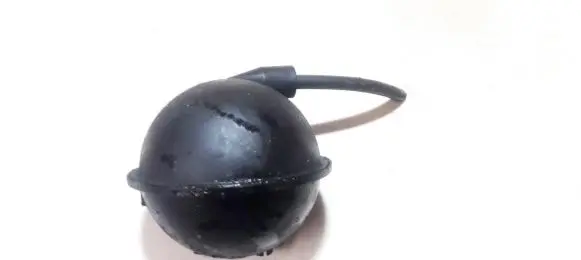 Vacuum air tank