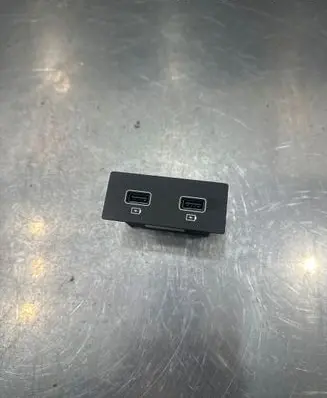 Renault Kadjar USB socket connector 280230033R 33352432 33352441