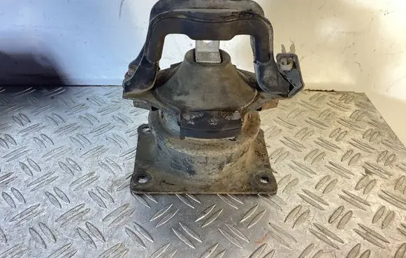 Honda Accord Engine mount bracket