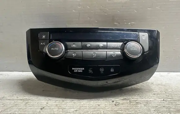 Nissan Qashqai Climate control unit 275004EA0A 2015716 T907770D