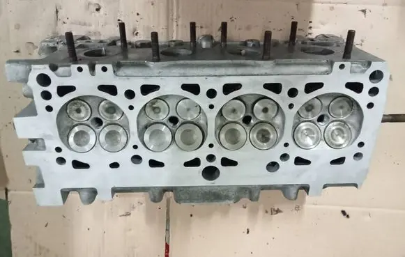 Volkswagen Golf II Engine head 051103373D