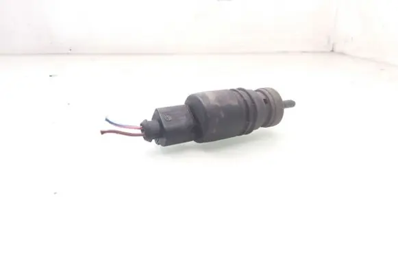 Mercedes-Benz CLS C219 Windscreen/windshield washer pump 008015