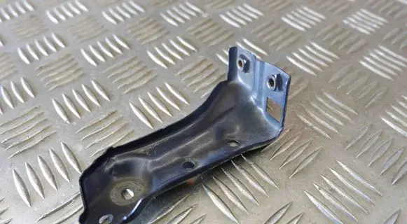 Honda CR-V Fender mounting bracket