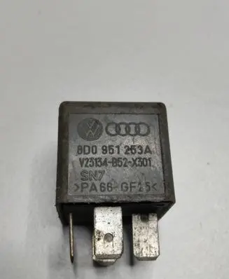 Volkswagen Touareg I Other relay 8D0951253A V23134B52X301