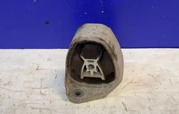 Volvo XC60 Engine mount bracket 31480564