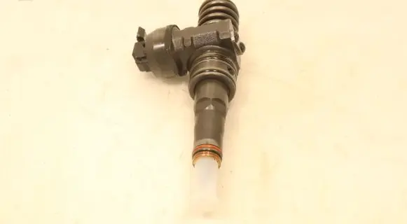 Volkswagen Golf V Fuel injector 0414720215