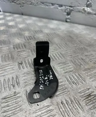 Opel Insignia A Fender mounting bracket