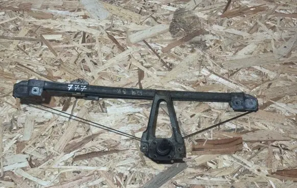 Rear window lifting mechanism without motor