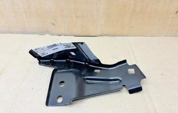 Renault Arkana Fender mounting bracket 620923358R