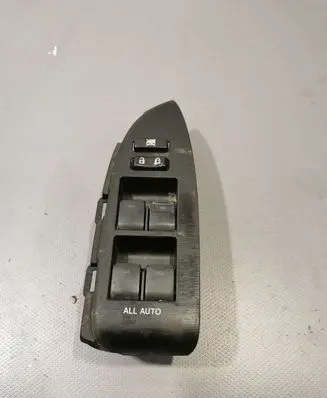 Toyota Prius (XW30) Electric window control switch 8404033080