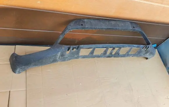 Front bumper lip