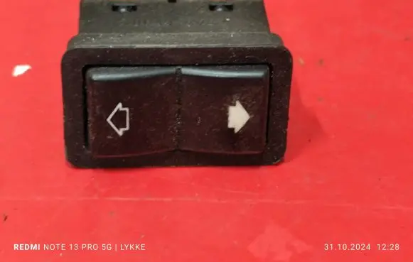 BMW 5 E39 Quarter vent window switch 8368974