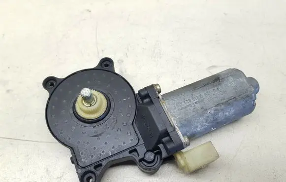 BMW X5 E53 Rear door window regulator motor 0130821716