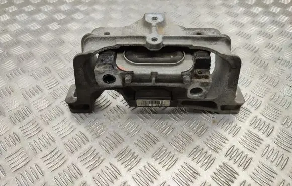 Mercedes-Benz CLA C117 X117 W117 Engine mount bracket A2462402617