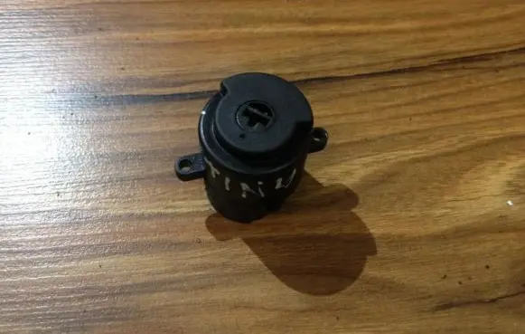 Nissan Almera N16 Ignition lock contact 