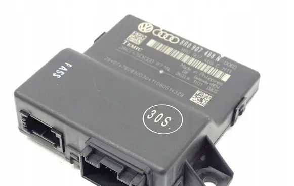 Audi A4 S4 B8 8K Gateway control module 8R0907468N