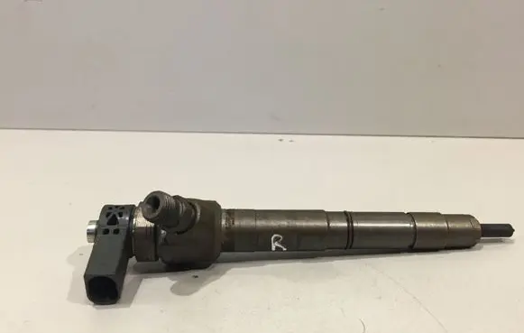 Volkswagen Golf VII Fuel injector 04L130277G
