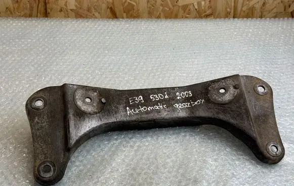 BMW 5 E39 Gearbox mounting bracket 1096106