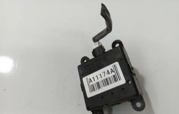 Nissan Primera Air flap motor/actuator 3C27030840