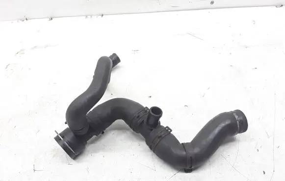 Volkswagen PASSAT B6 Engine coolant pipe/hose