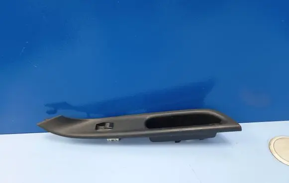 Mazda 6 Electric window control switch GJ6A684
