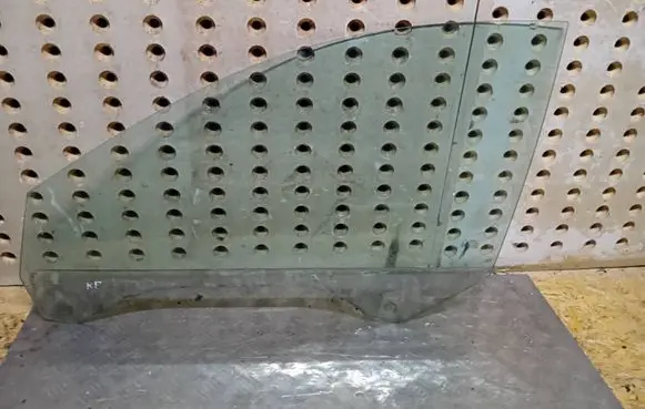 Audi A6 Allroad C5 Front door window glass four-door