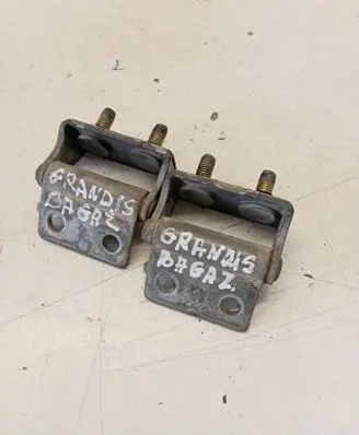 Mitsubishi Grandis Loading door hinge set 
