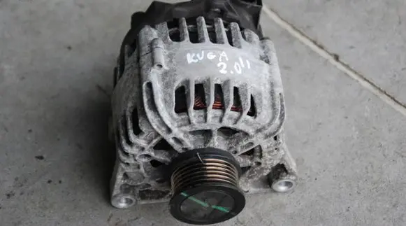 Ford Kuga II Generator/alternator AV6N10300MD