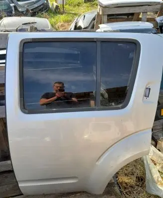 Nissan Pathfinder R51 Rear door NOCODE