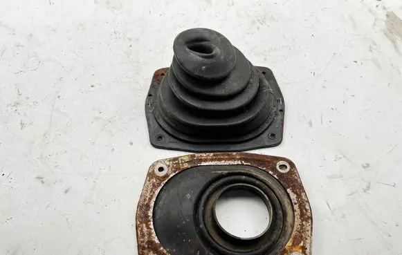 Toyota Land Cruiser (J120) Gear shifter surround trim plastic