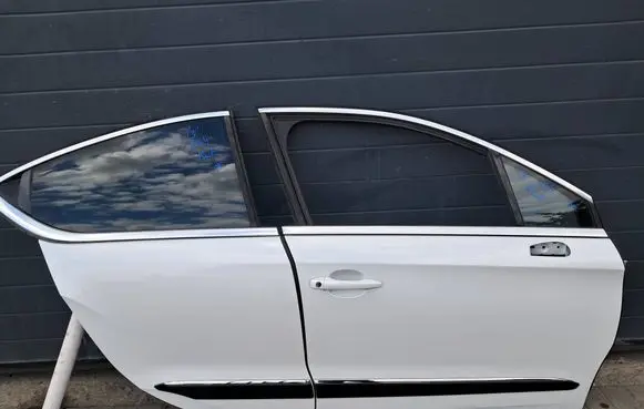 Citroen DS4 Front door