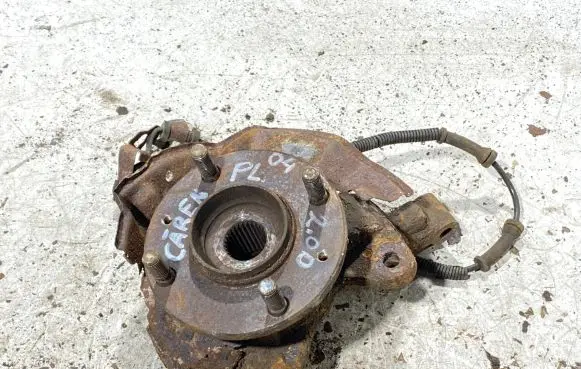 KIA Carens I Front wheel hub spindle knuckle