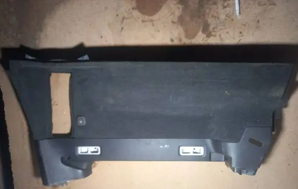Volvo V70 Trunk/boot lower side trim panel 39800509 2083939