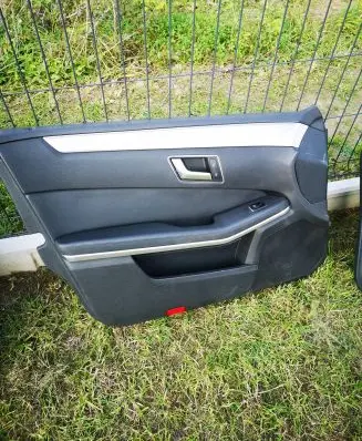 Mercedes-Benz E W212 Front door card panel trim A2127270948 0008619351