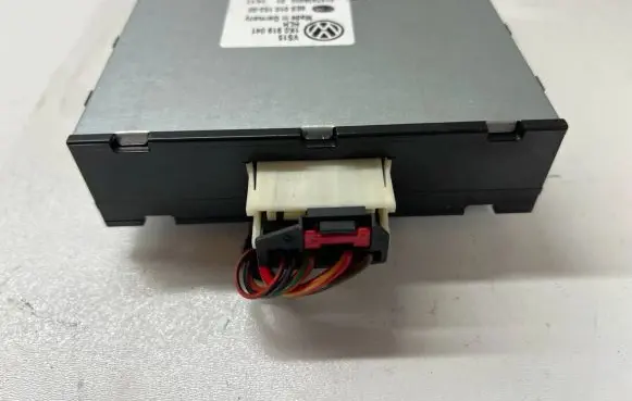 Volkswagen Golf VI Power management control unit 1K0919041 0147438403 8ES01015300