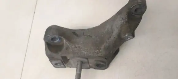 Volkswagen Sharan Engine mounting bracket 7M3399135A