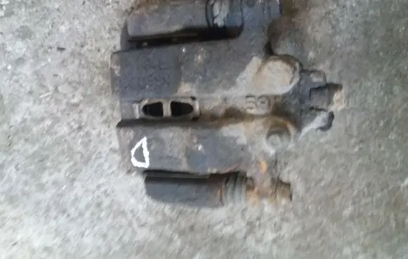 Honda FR-V Rear brake caliper