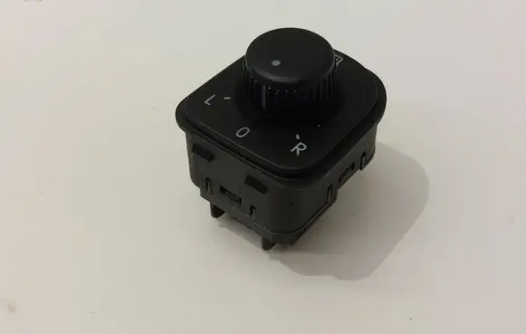 Volkswagen Tiguan Wing mirror switch 1K0959565H