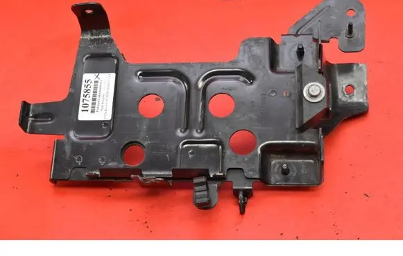 Opel Insignia A Battery box tray 84116582