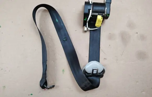 Volkswagen Transporter - Caravelle T5 Front seatbelt 33014051