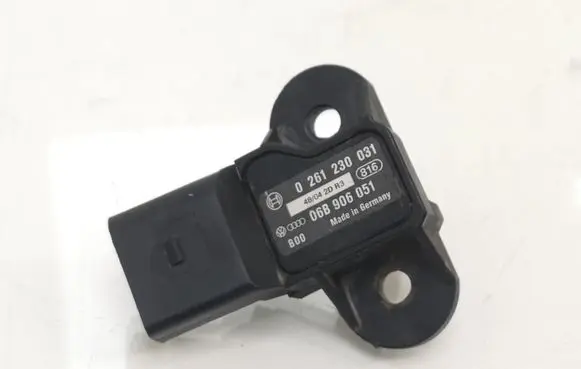 Volkswagen Golf V Air pressure sensor 06B906051 0261230031