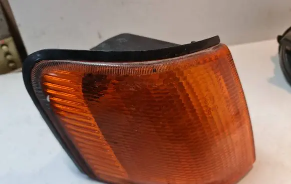 Ford Scorpio Front indicator light 183134B 010143 183134