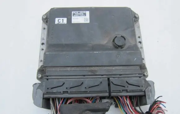 Toyota Auris 150 Engine control unit/module 8966112C11 2753000200
